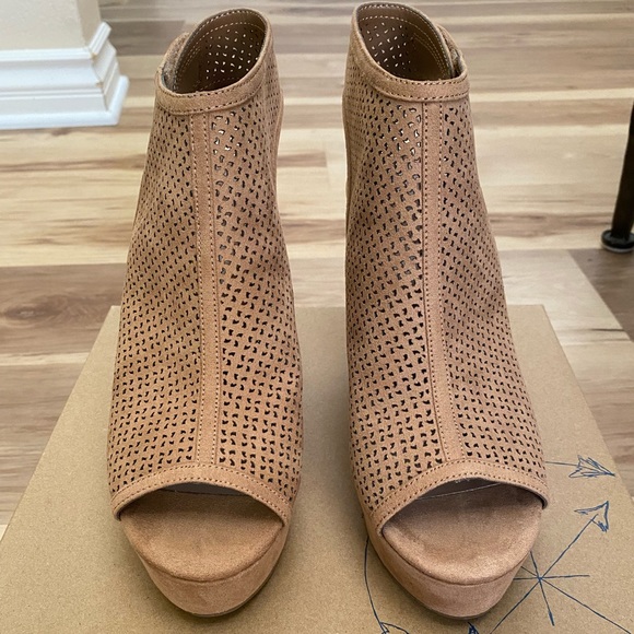 NWT Light Brown Wedge Sandals Suede - Size 8.5 - Picture 2 of 11